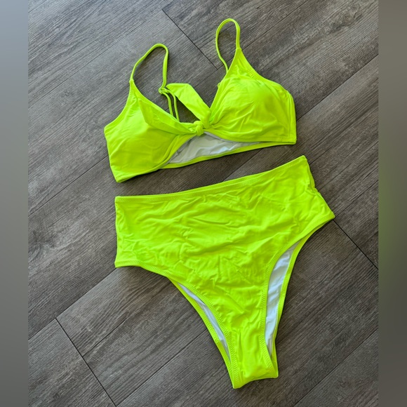 LAST PRICE🍒🤍 AMAZON green neon swimming set 💚 - Picture 5 of 8